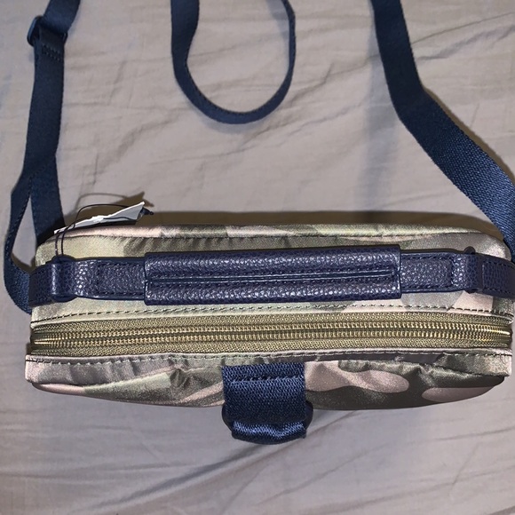 Tommy Hilfiger / Camo Crossbody Bag - Picture 4 of 12